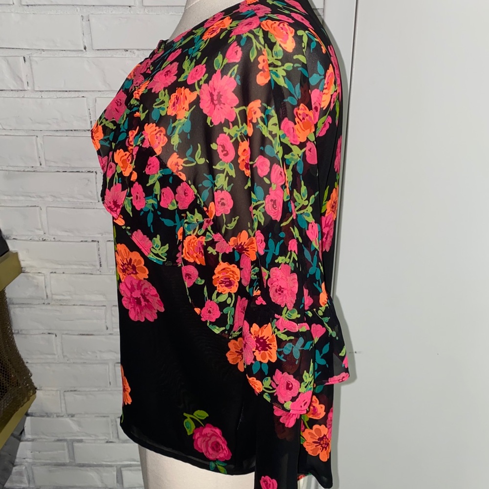 Express Ruffle Floral Top - Picture 5 of 6